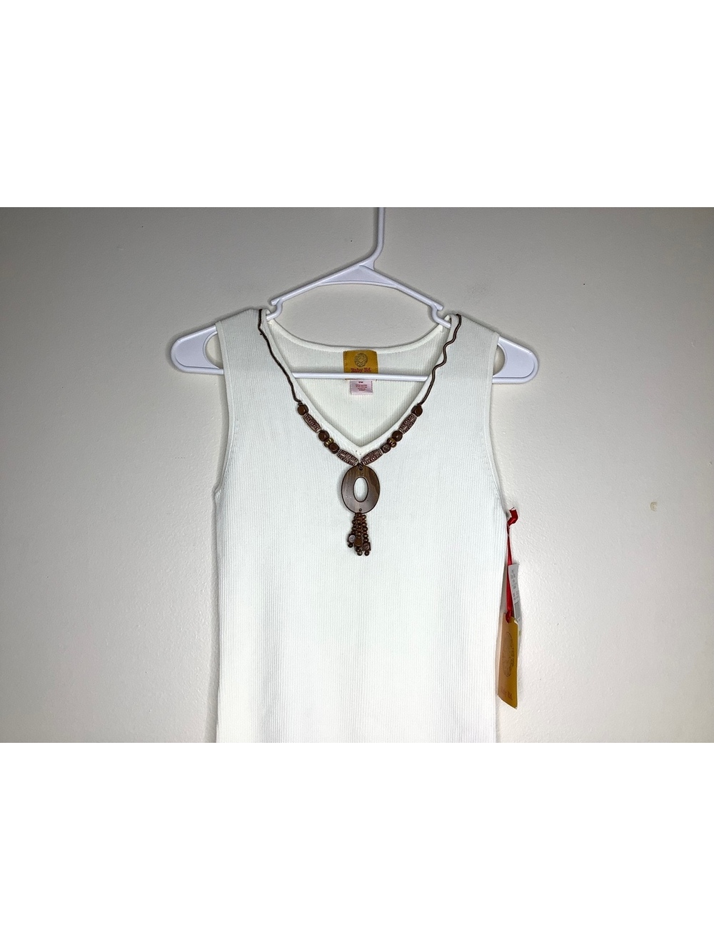 < NWT Ruby Rd. Ribbed Tank Top With Beaded Pendant Neckline > - Picture 3 of 8
